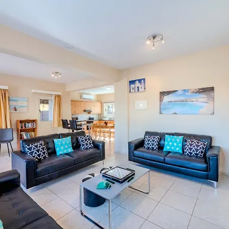 Maria Villa Protarász