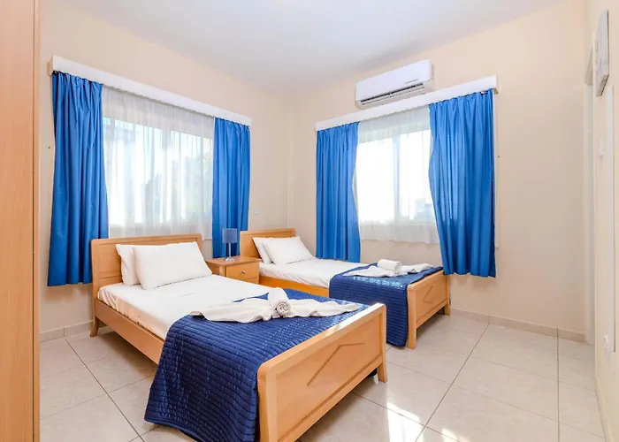 Willa Maria Protaras