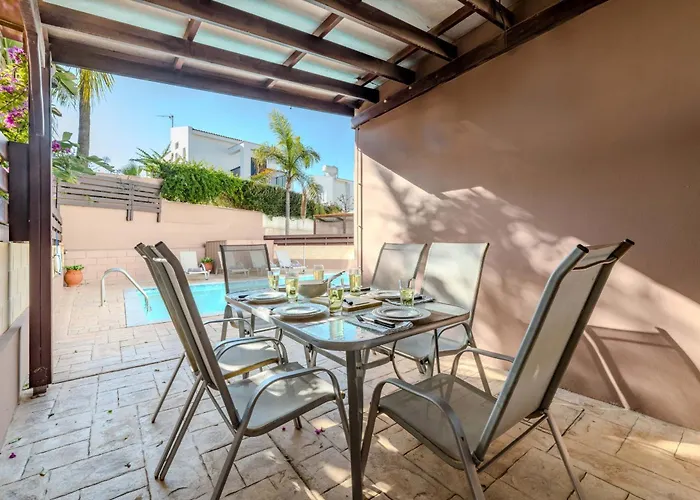 Willa Maria Protaras